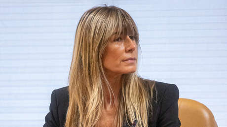 La esposa de Sánchez acude a declarar ante el juez como acusada por cuarta vez