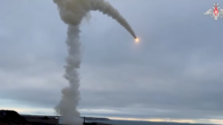 Západ-2025 en el Ártico: Misiles rusos de defensa costera aniquilan buques enemigos simulados