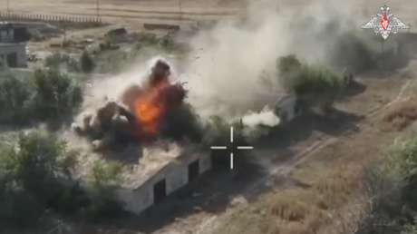 VIDEO: Obús ruso arrasa con un punto de despliegue de las fuerzas ucranianas