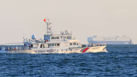 Un barco filipino choca deliberadamente contra un buque guardacostas chino