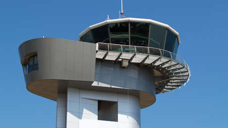 La siesta de un controlador aéreo deja a turistas varados en el aire