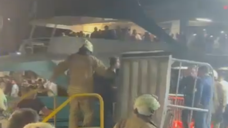 Un barco de pasajeros colisiona con un granelero en el estrecho del Bósforo (VIDEO)