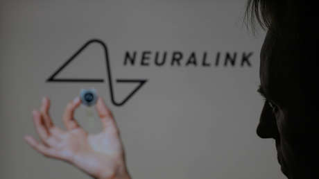 Un paso histórico: el implante de Neuralink permitirá traducir los pensamientos en texto