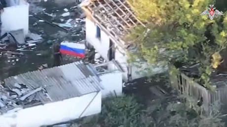 Líneas ucranianas rotas y bandera rusa al alza: así fue la liberación de una localidad por las tropas rusas