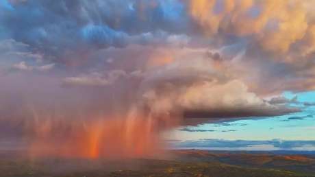 VIDEO: Un gigantesco 'hongo rojo' ilumina el cielo de China
