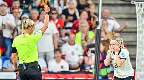 "Me pidieron que me suicidara": futbolista alemana denuncia acoso tras su expulsión en la Eurocopa