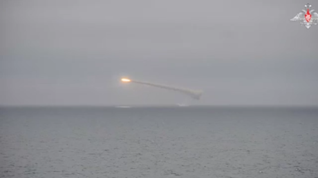 VIDEO: Submarino de ataque ruso impacta con un misil un blanco en el mar de Barents