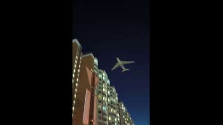VIDEO: avión sobrevuela Moscú a baja altura en medio de ataques de drones