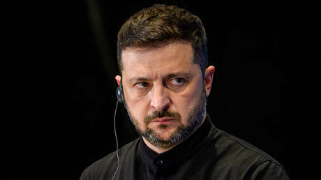 "Los aplausos lo mandaron al espacio": Acusan a Zelenski de volverse más autoritario