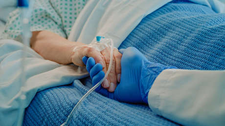 Mujer muere tras pisar un líquido mortal conocido como 'agua que disuelve los huesos'