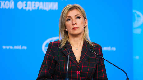 Zajárova: Las valoraciones de que Zelenski "se ha vuelto loco" son "suavizadas"