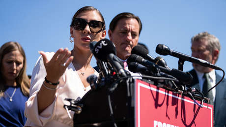 "Me veía dos o tres veces a la semana": una víctima de Epstein en Suramérica rompe el silencio