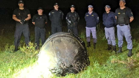Misterioso objeto peludo cae en medio de una granja en Argentina