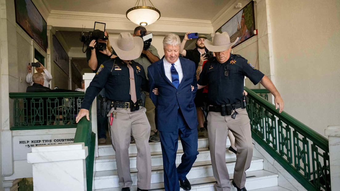 Fundador de una megaiglesia en EE.UU. se declara culpable de abuso sexual a una menor