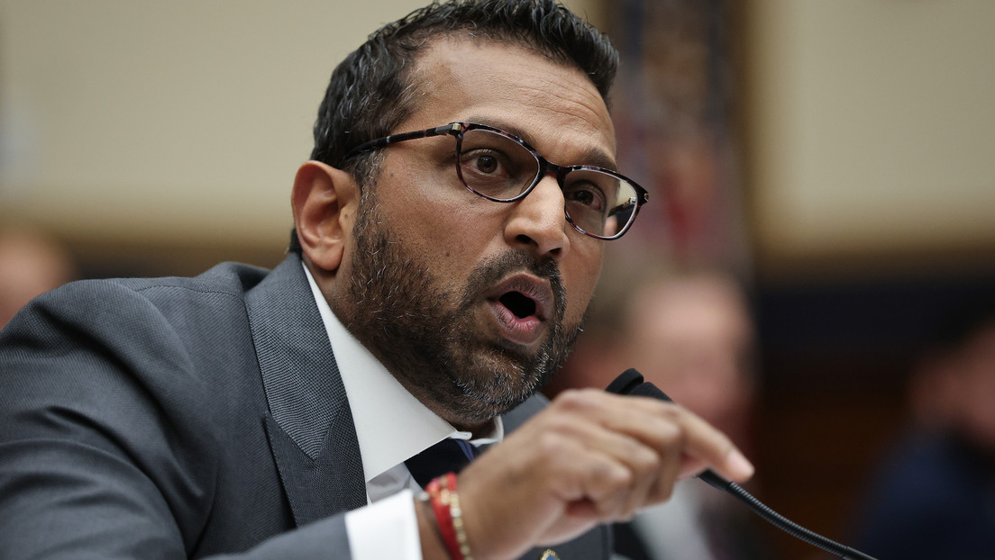 Director del FBI habría despedido a un agente por una bandera LGBT en su escritorio