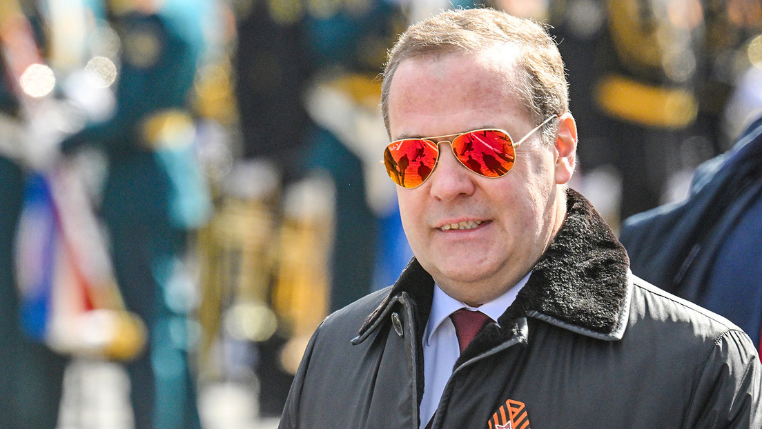 Medvédev ridiculiza la histeria europea por los avistamientos de drones en cinco puntos