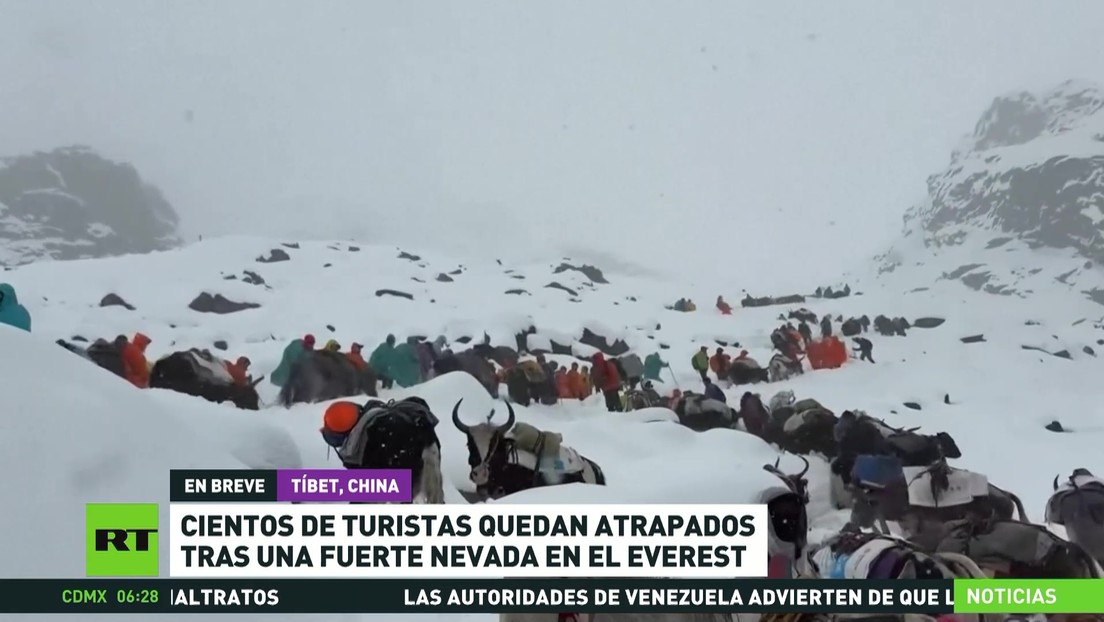 Cientos de turistas quedan atrapados en el Everest