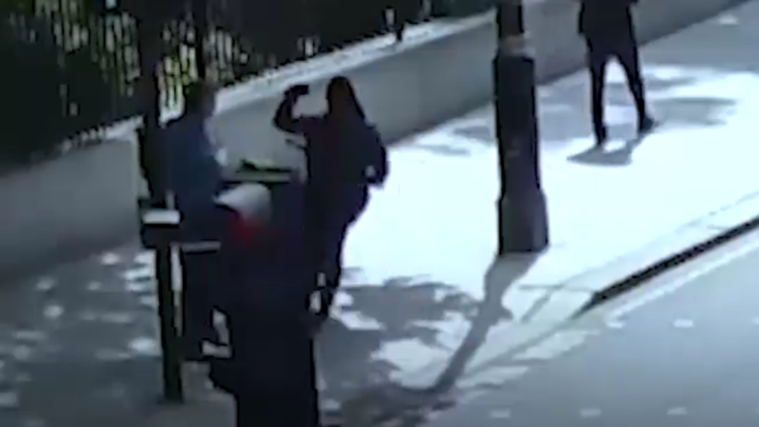 VIDEO: Desmantelan en Reino Unido una banda que robaba celulares y los enviaba a China