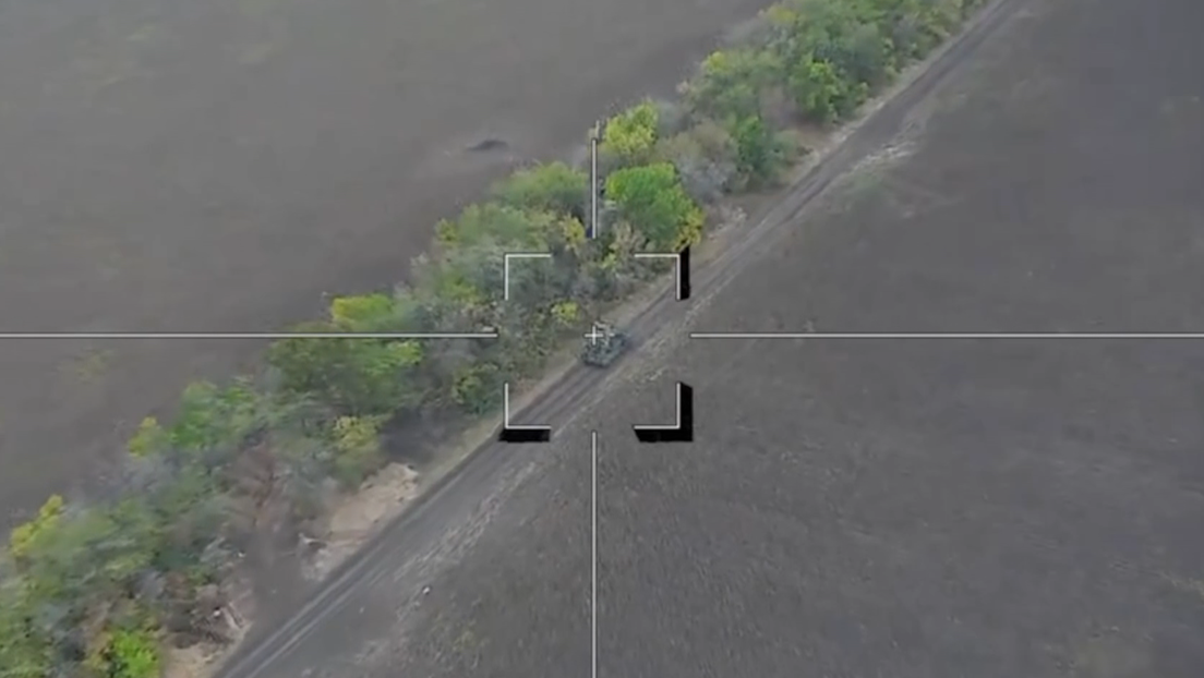 VIDEO: Operadores de drones rusos fulminan posiciones, blindados y personal ucranianos