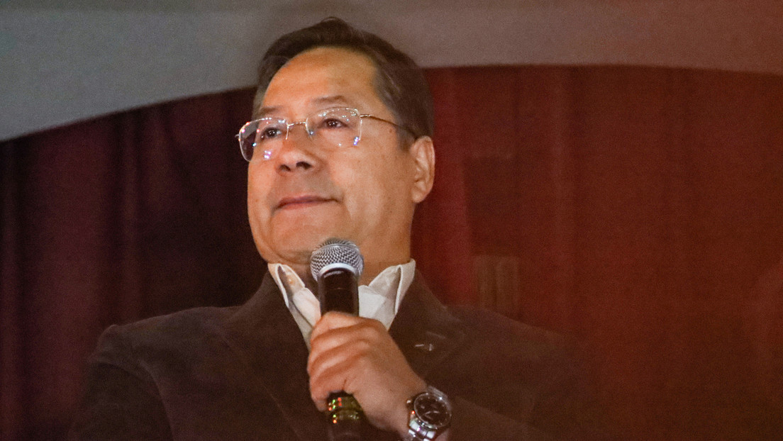 Arce pide a la Fuerza Aérea "máxima vigilancia" ante injerencias externas para proteger a Bolivia