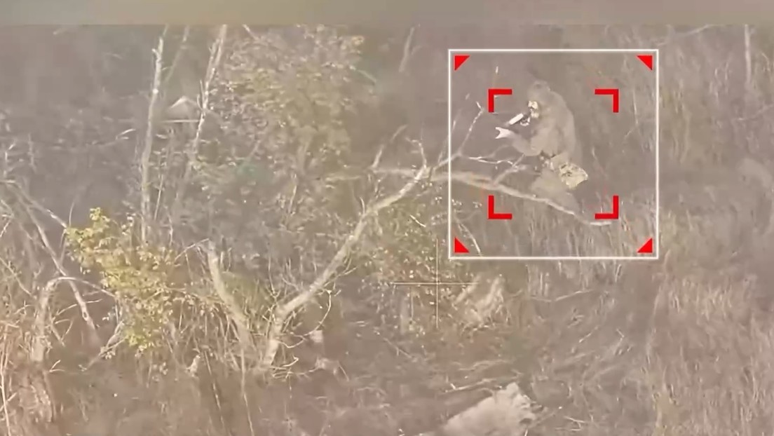 Soldado ruso se enfrenta en combate a 5 ucranianos y los vence (FUERTE VIDEO)