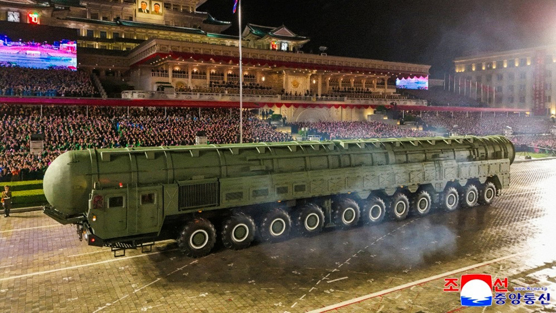 FOTOS: Pionyang exhibe su arma nuclear "más poderosa"