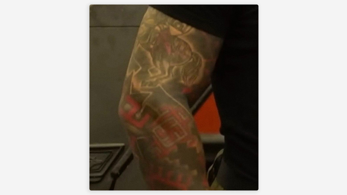 Un entrenador militar ucraniano aparece en CBC News con una esvástica tatuada