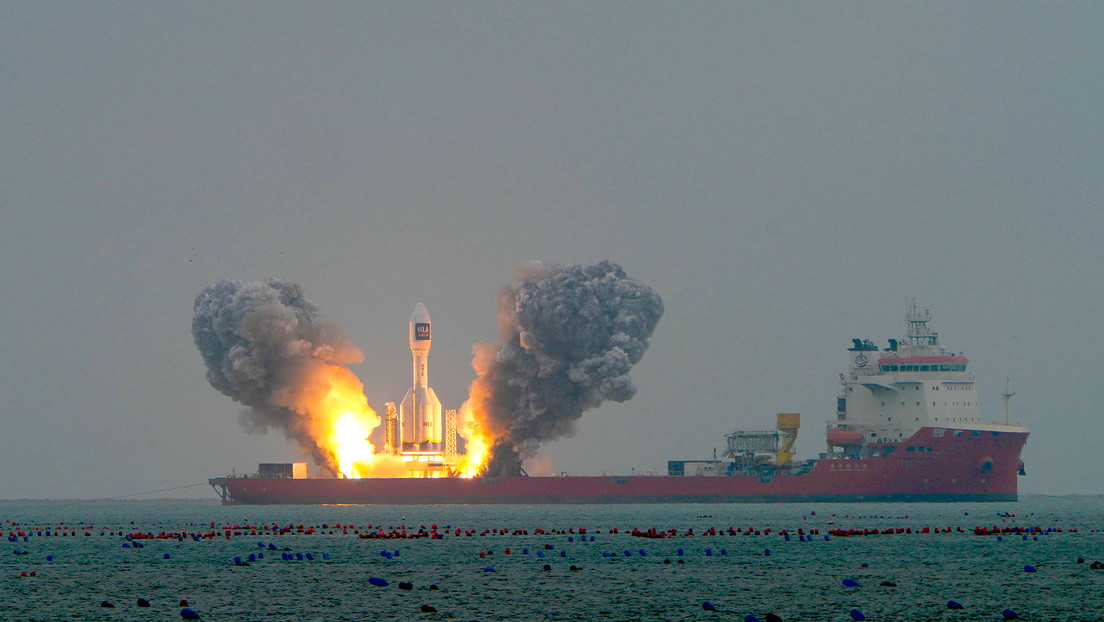 VIDEO: Espectacular lanzamiento desde el mar de un potente cohete chino