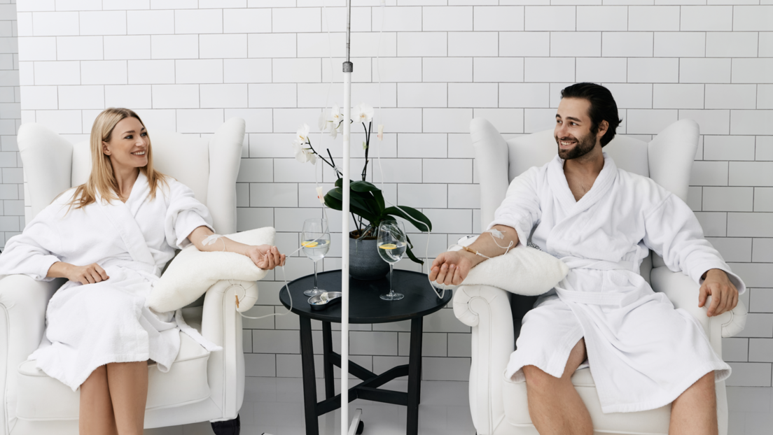 Los peligros de un tratamiento que está de moda entre famosos