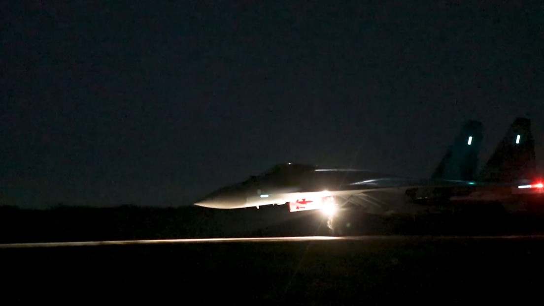El guardián que nunca duerme: el patrullaje nocturno de un caza ruso Su-35S (VIDEO)