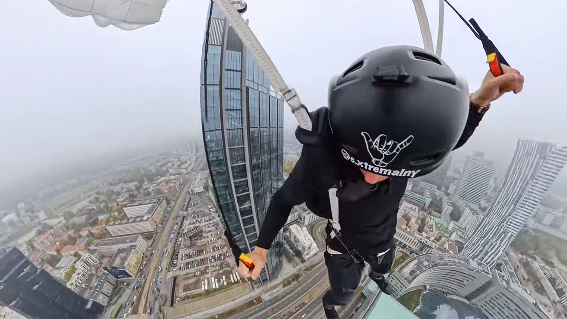 VIDEO: Salta desde el rascacielos más alto de la Unión Europea