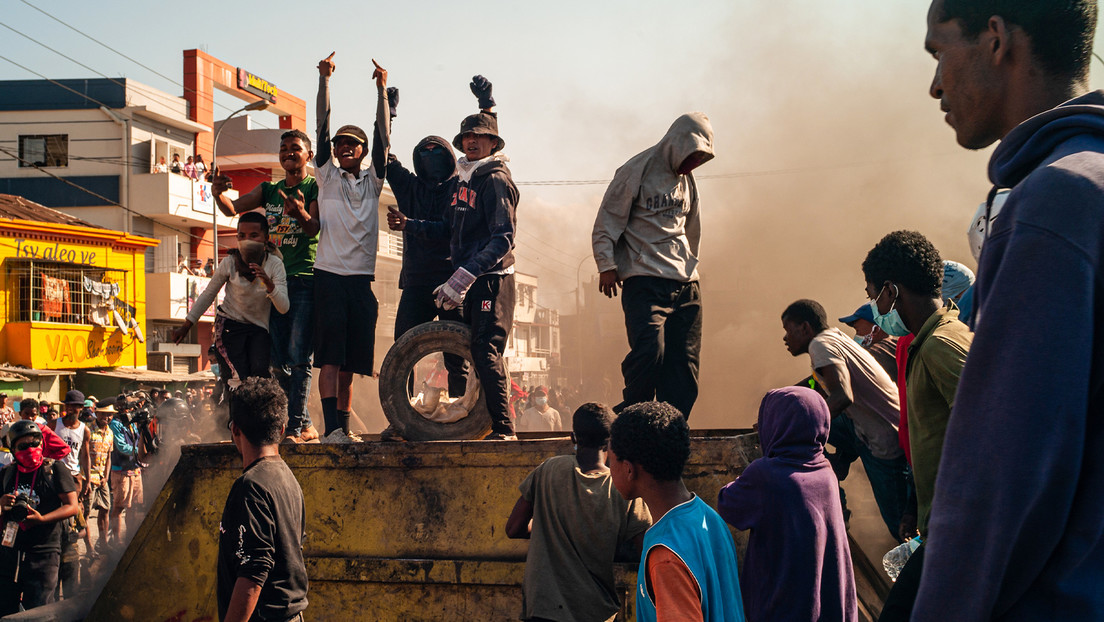 Soldados se unen a protestas: Generación Z causa revuelo en otro país