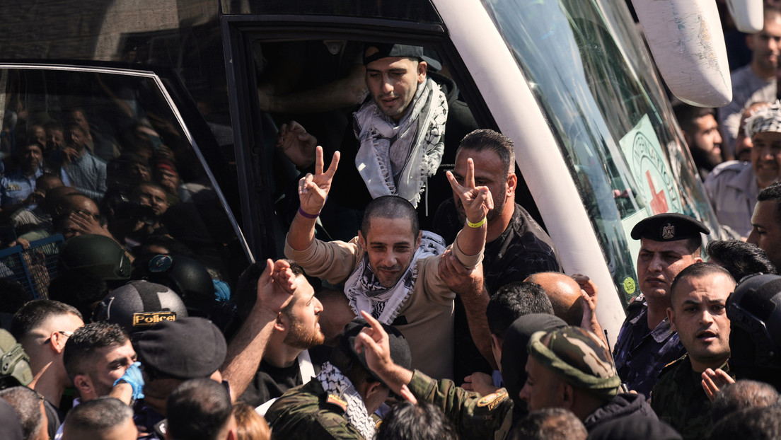 Israel libera a presos palestinos