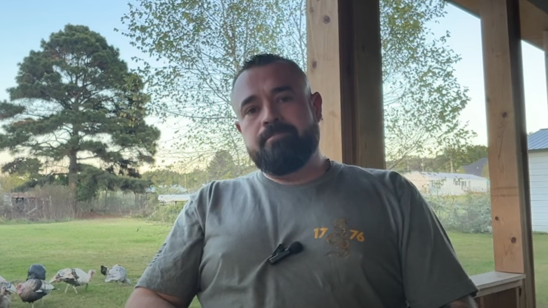 Hombre acusado de homicidio se postula para alguacil en EE.UU.