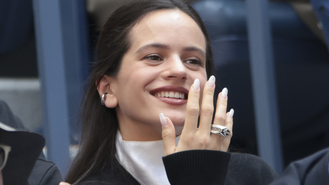 Rosalía sube la partitura de una canción y así suenan los 'covers' que inundan la Red (VIDEOS)