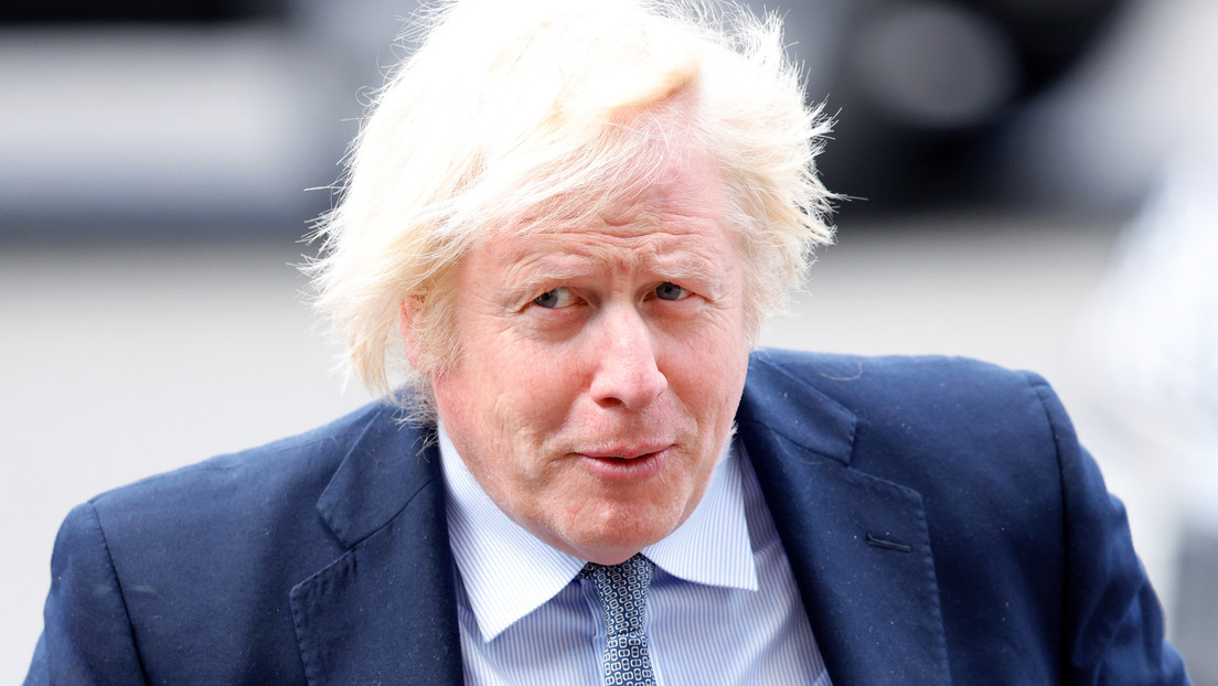 "Me encanta que me llame inteligente": Boris Johnson admite que usa IA para escribir sus libros