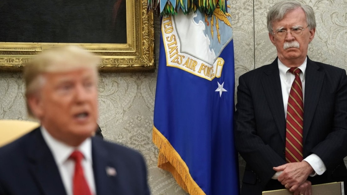 Imputan a John Bolton