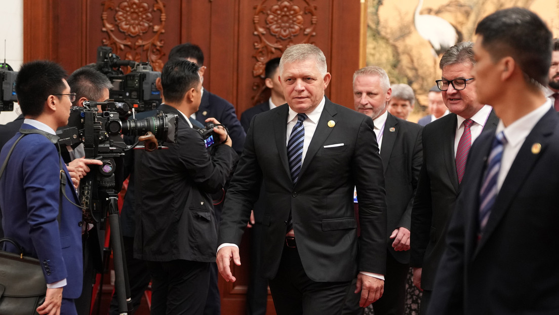 Fico: "Un ruso solo se arrodilla para atarse los cordones de los zapatos"