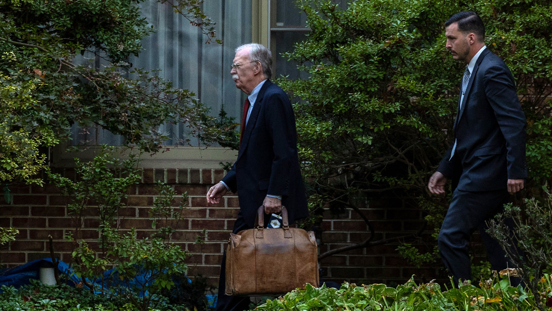 John Bolton se entrega a las autoridades tras su imputación por los documentos clasificados