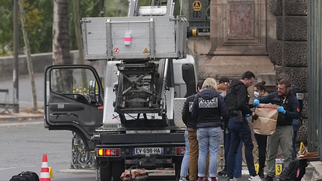 Aparece un segundo objeto del robo del Louvre