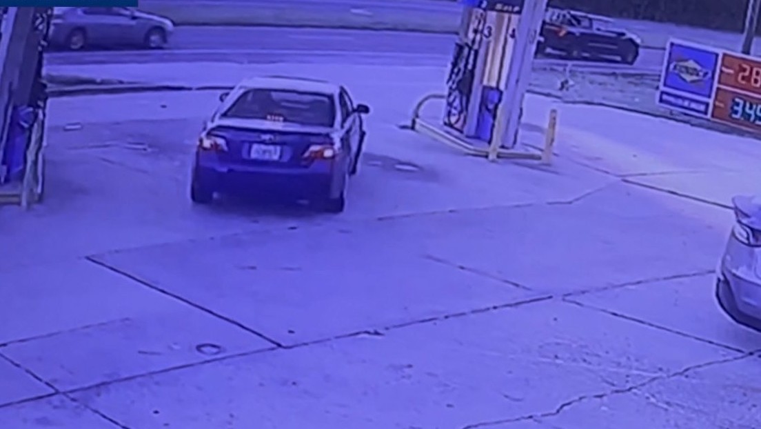 VIDEO: Roba un coche, pero lo devuelve y se disculpa al descubrir un bebé dentro