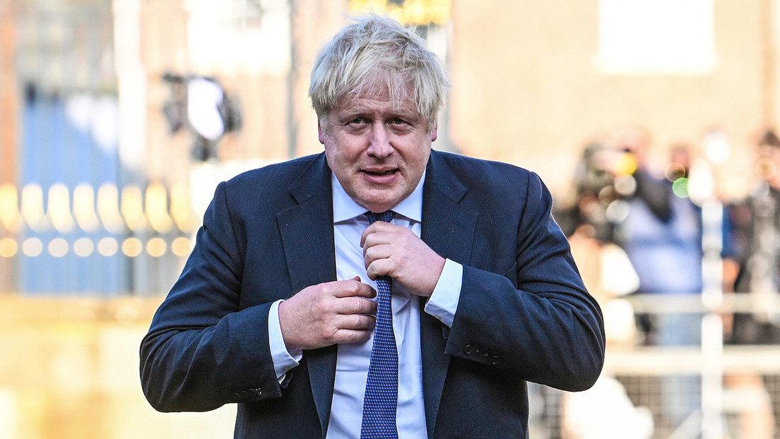 Boris Johnson insta a hundir la denominada 'flota en la sombra' rusa