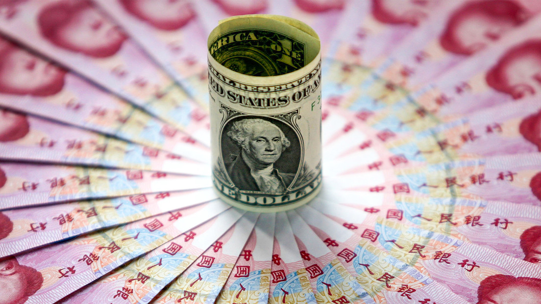 Un país de los BRICS convertirá su deuda en dólares a yuanes