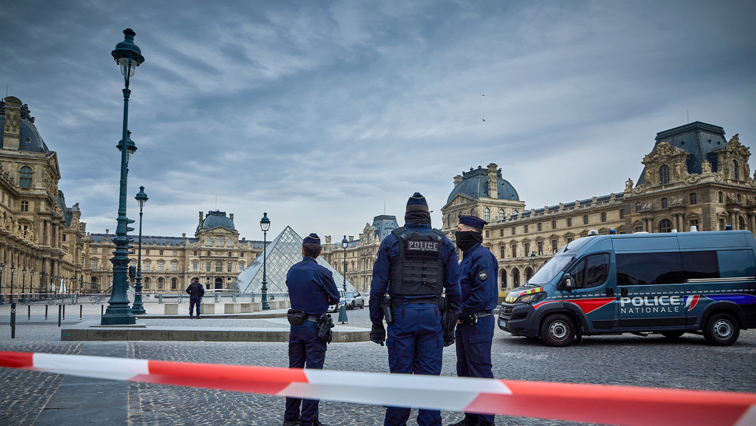 "Lo que es seguro es que hemos fracasado": Indignación en Francia tras el robo del Louvre