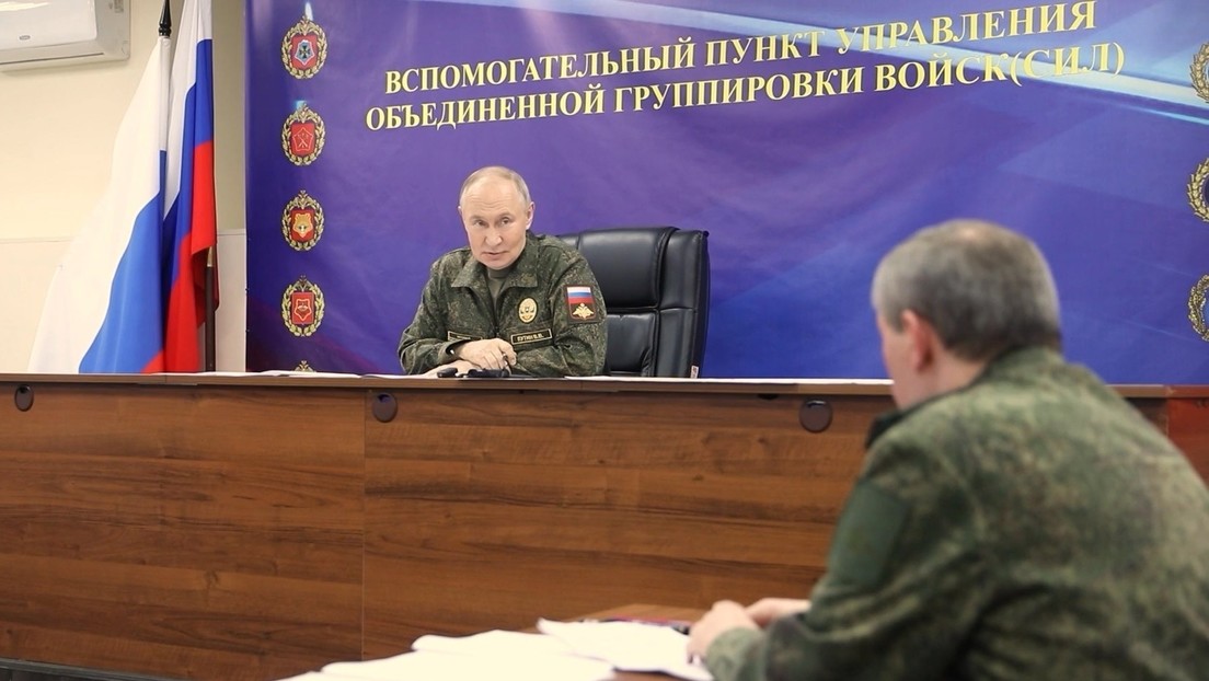 Putin visita un puesto de mando de las FF.AA. rusas