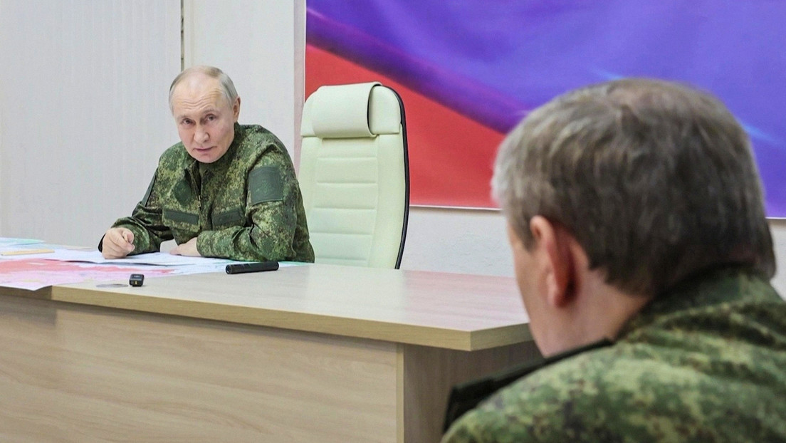 Putin ordena a las FF.AA. continuar la operación especial según lo planeado