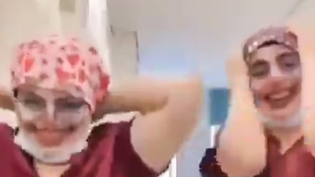Médicas se divierten y usan filtros de payaso mientras una paciente grita de dolor (VIDEO)