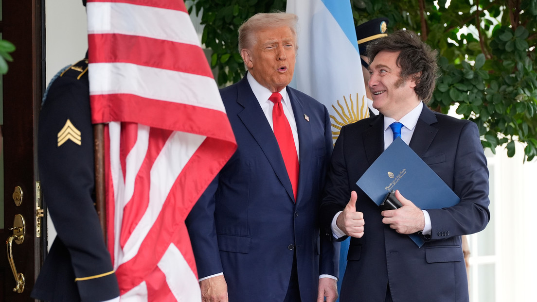 Trump felicita a Milei por su "aplastante victoria en Argentina"