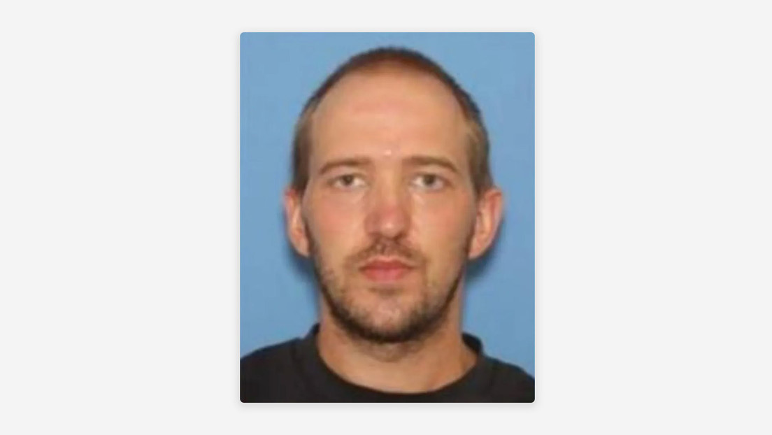 Irrumpe en casas y se mete en la cama de mujeres dormidas