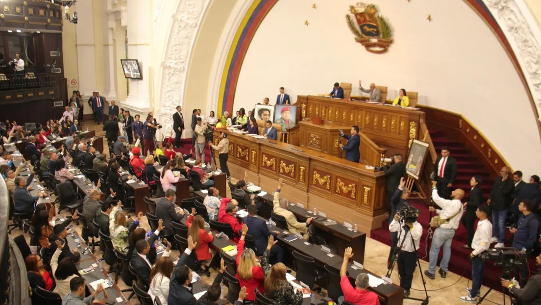 Asamblea Nacional de Venezuela declara persona non grata a primera ministra de Trinidad y Tobago